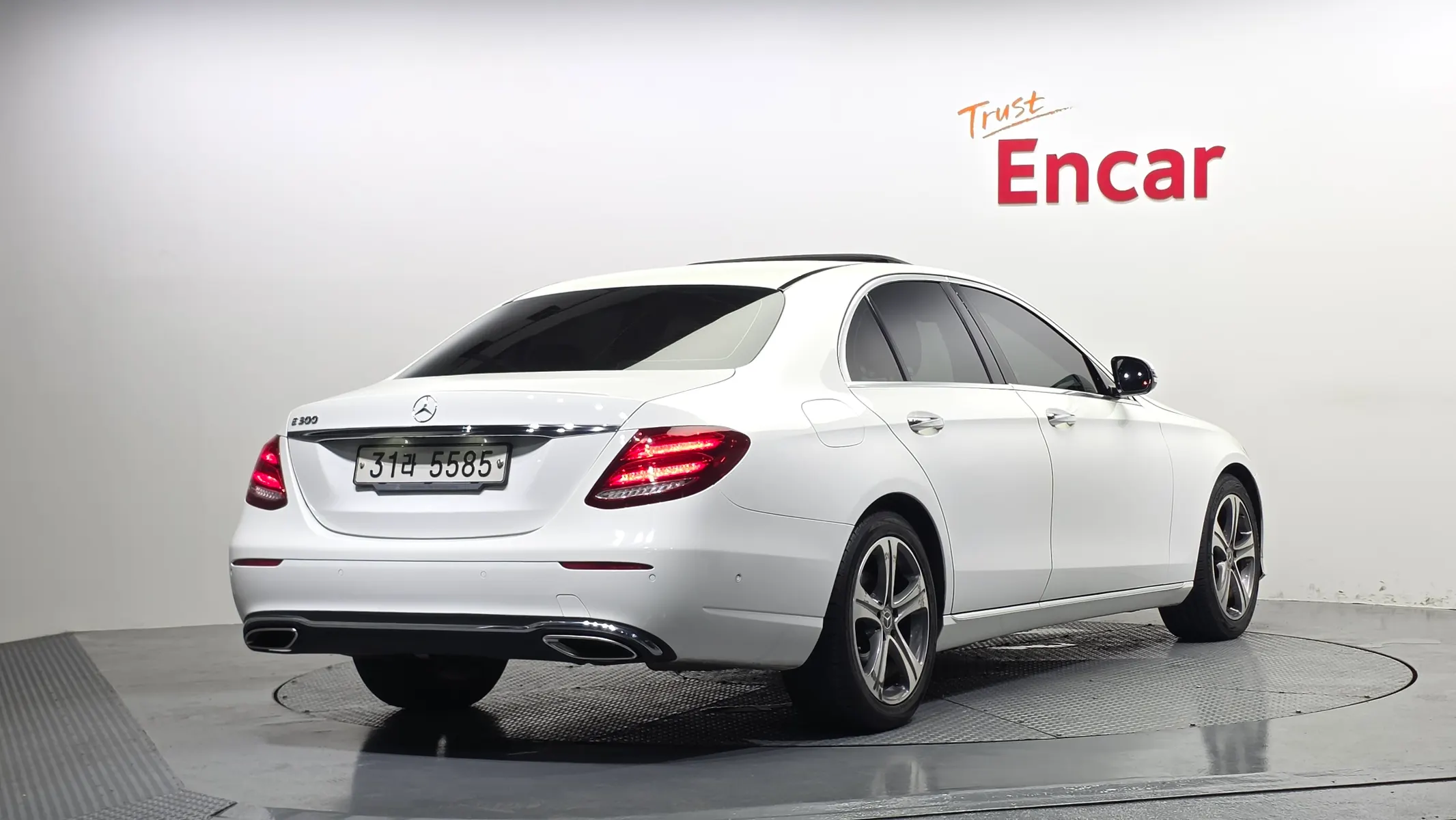 Mercedes-Benz E-Class W213 E300 2018 2/31