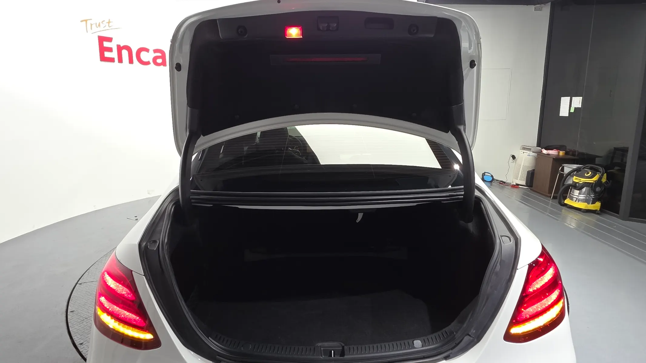 Mercedes-Benz E-Class W213 E300 2018 30/31