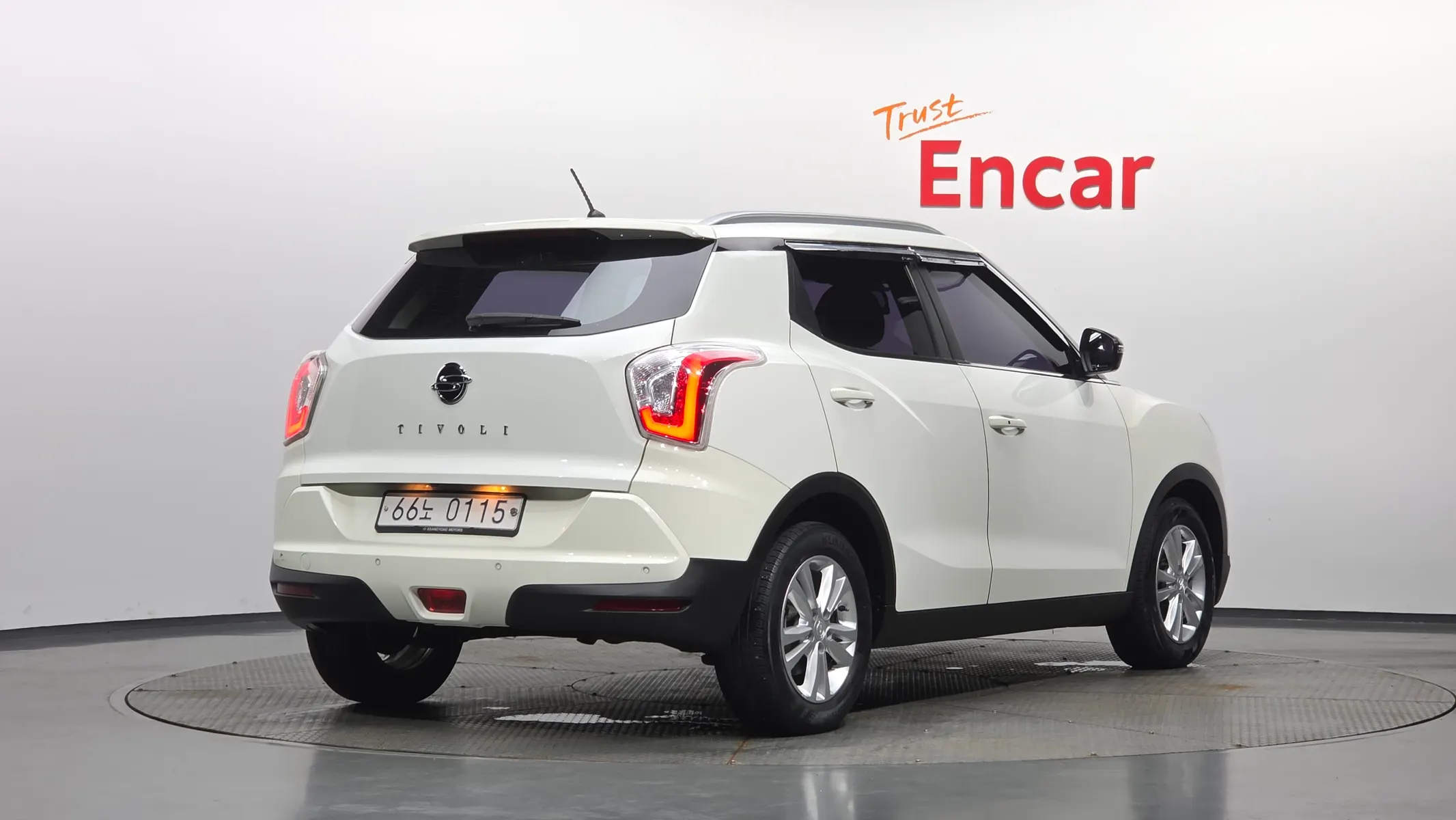 KG Mobility Tivoli VX 2WD 2016 2/21