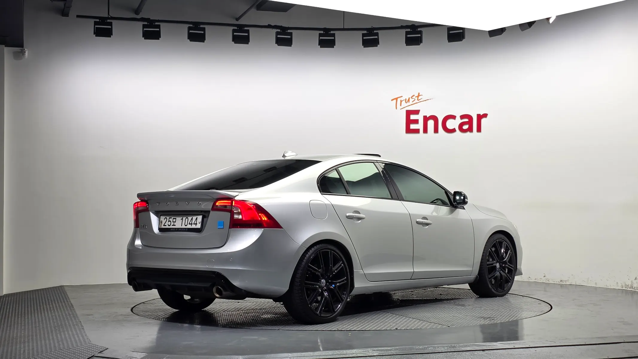 Volvo S60 2017 2/35