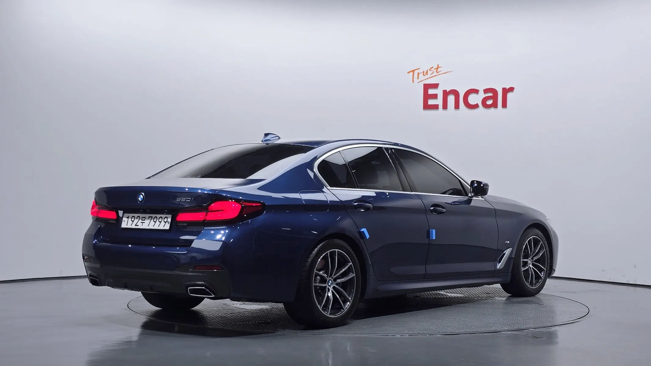 BMW 5 Series (G30) 520i M 2020 2/34