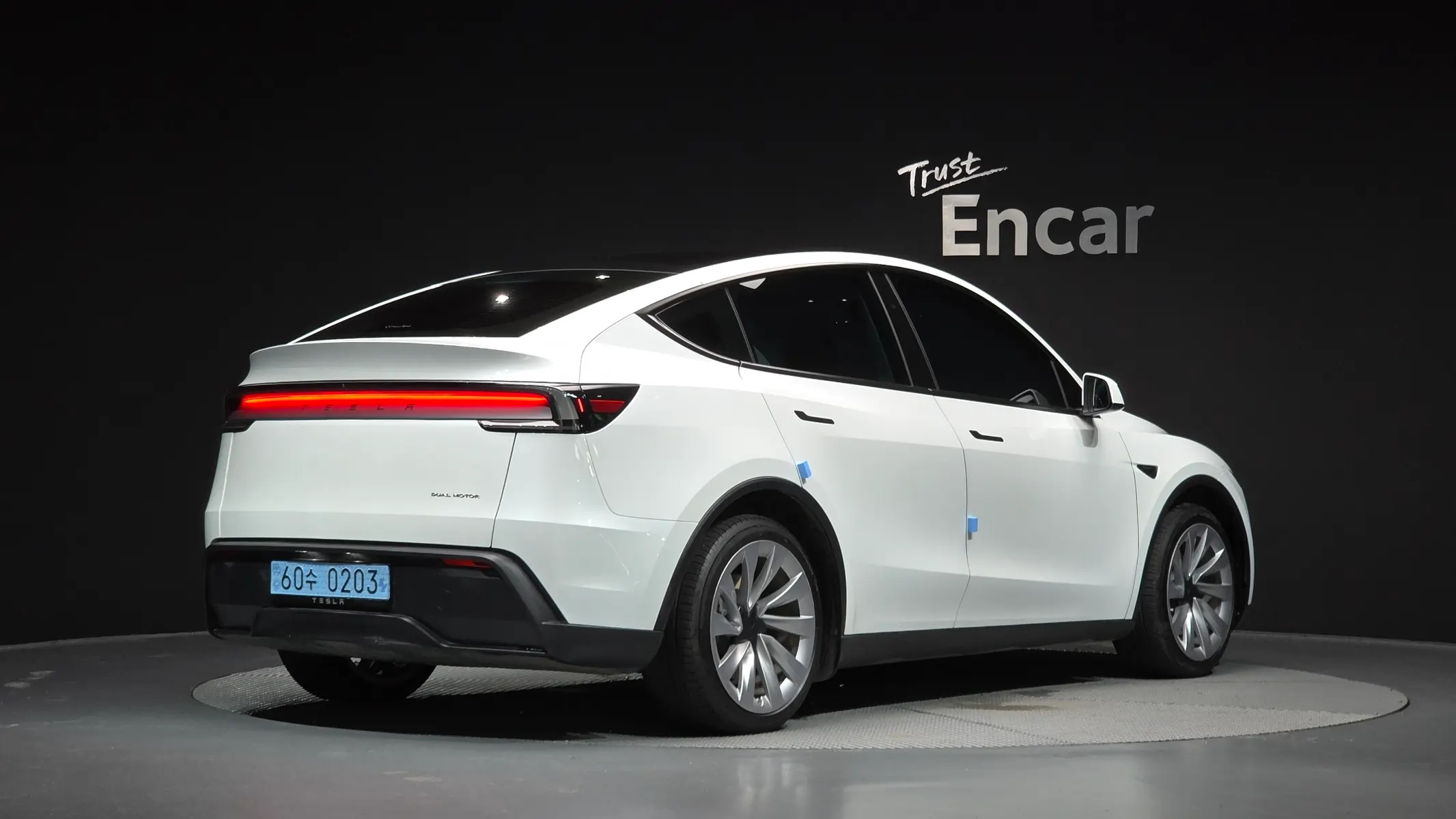 Tesla Y AWD 2025 2/31