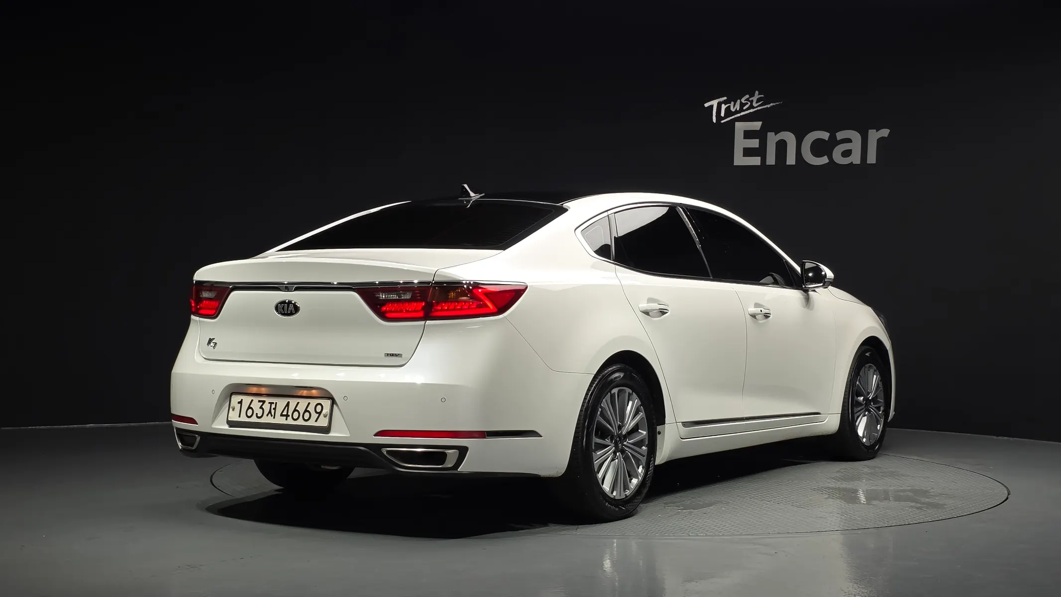 Kia K7 2019 2/33