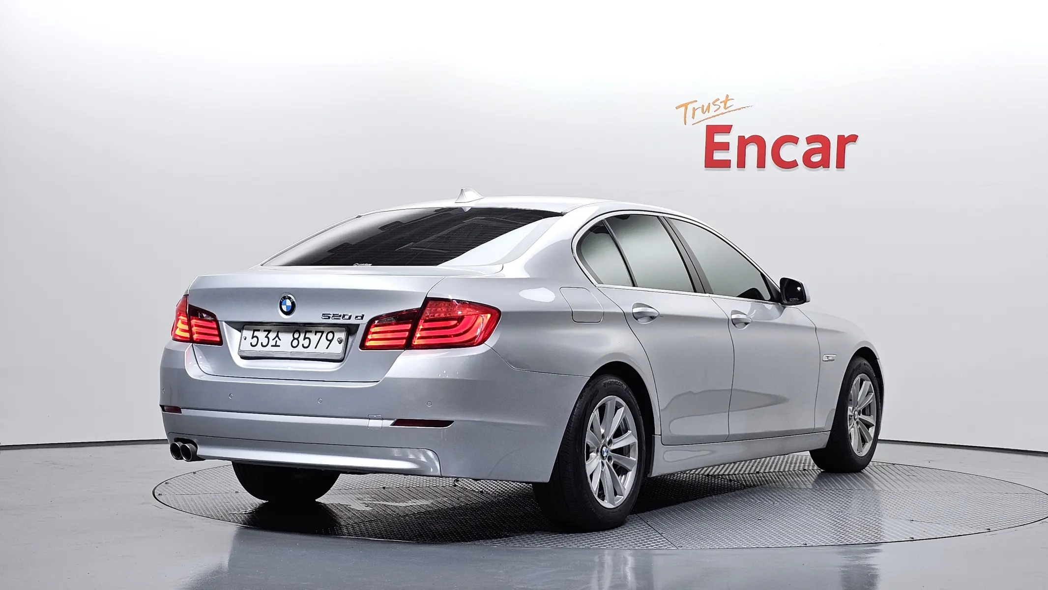 BMW 5 Series (F10) 520d 2012 2/21