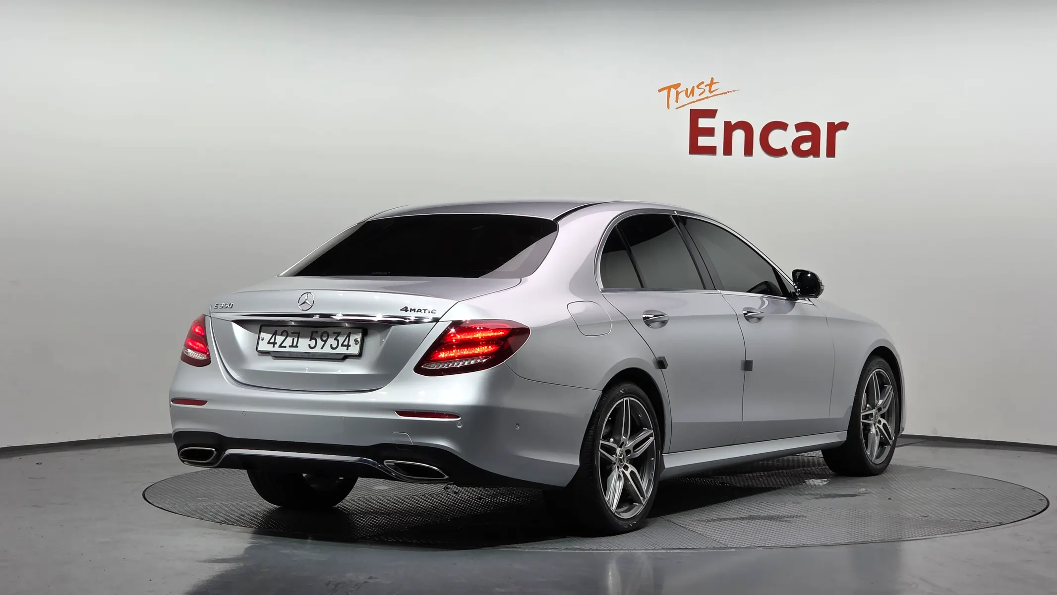 Mercedes-Benz E-Class W213 E300 AMG Line 2019 2/38