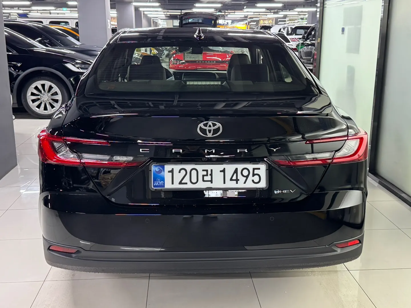 Toyota (XV80) 2.5 XLE 2026 2/5