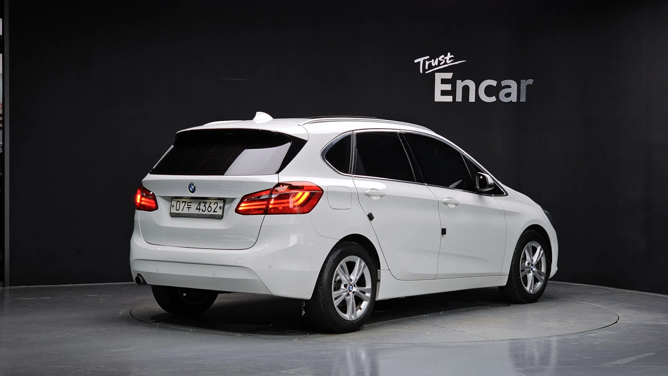 BMW 2 Series Tourer (F45) 2017 2/21