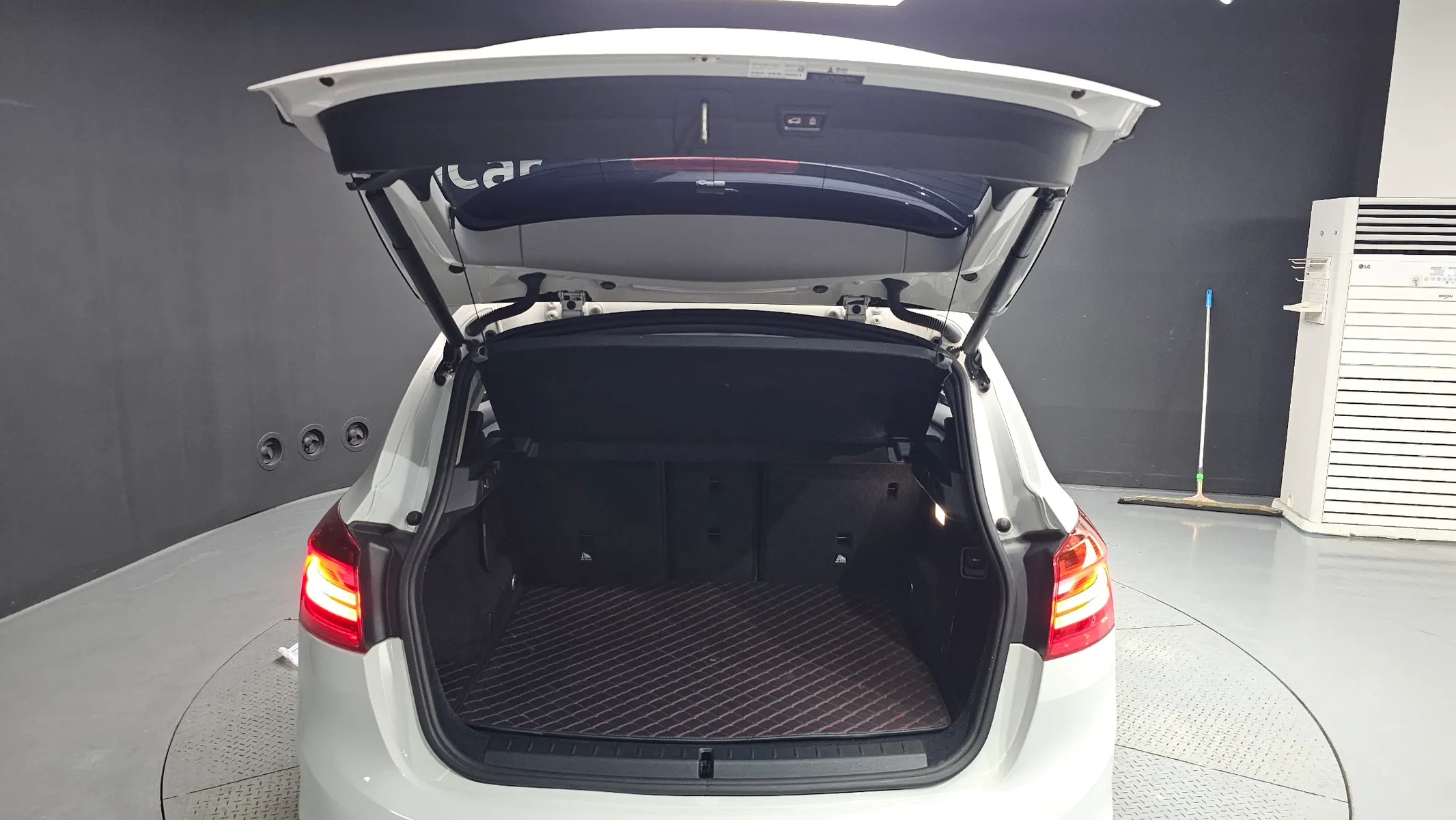 BMW 2 Series Tourer (F45) 2017 20/21