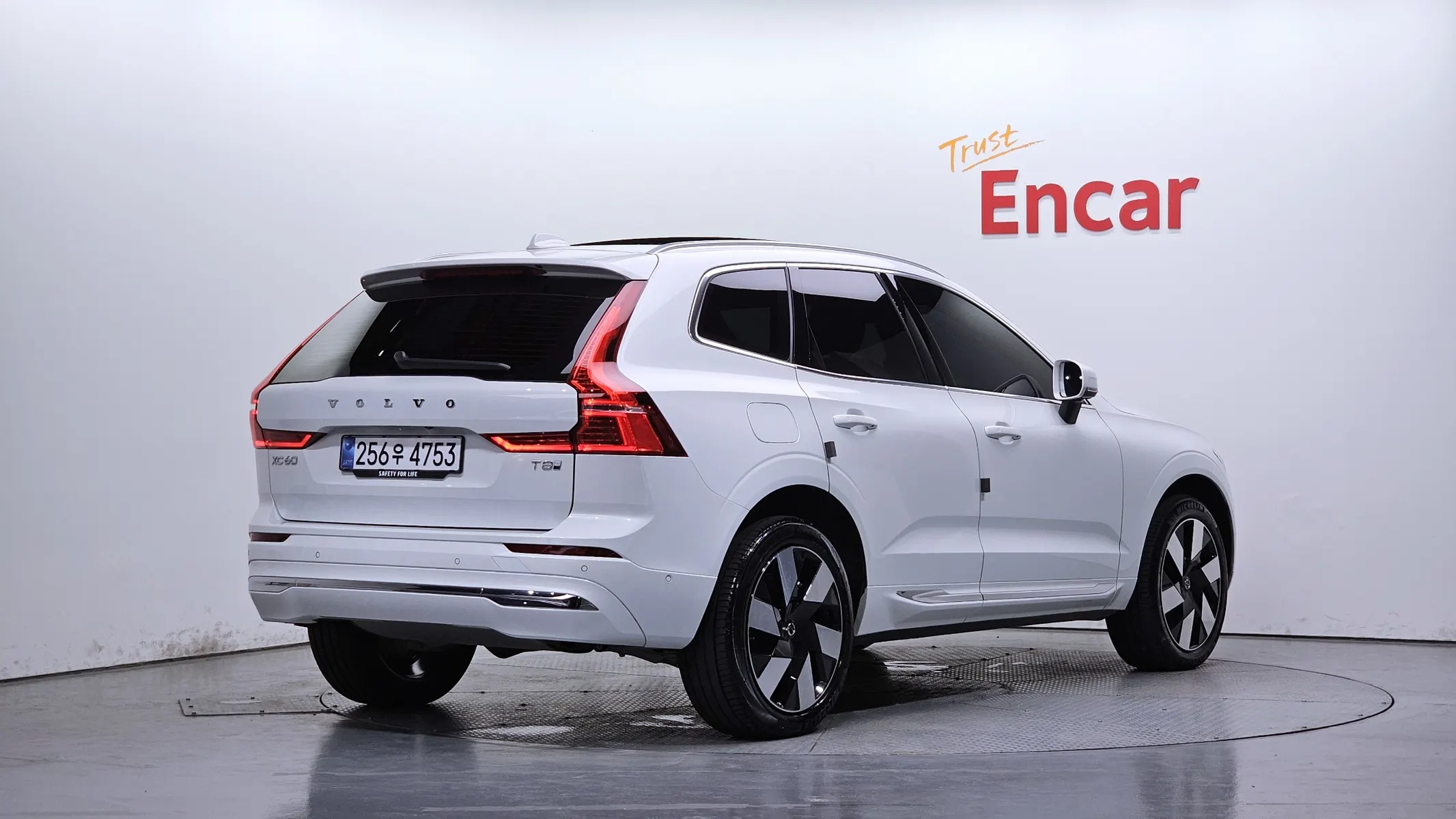 Volvo XC60 2 T8 2025 2/32