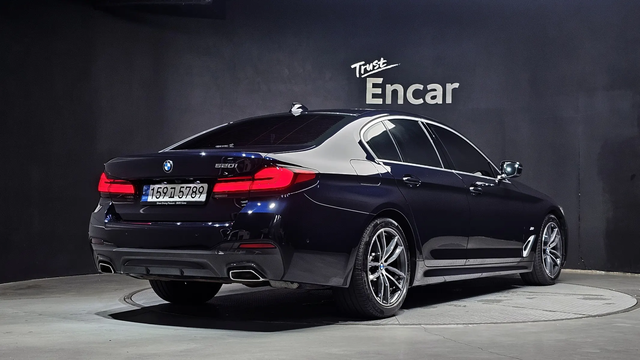BMW 5 Series (G30) 520i M 2023 2/35