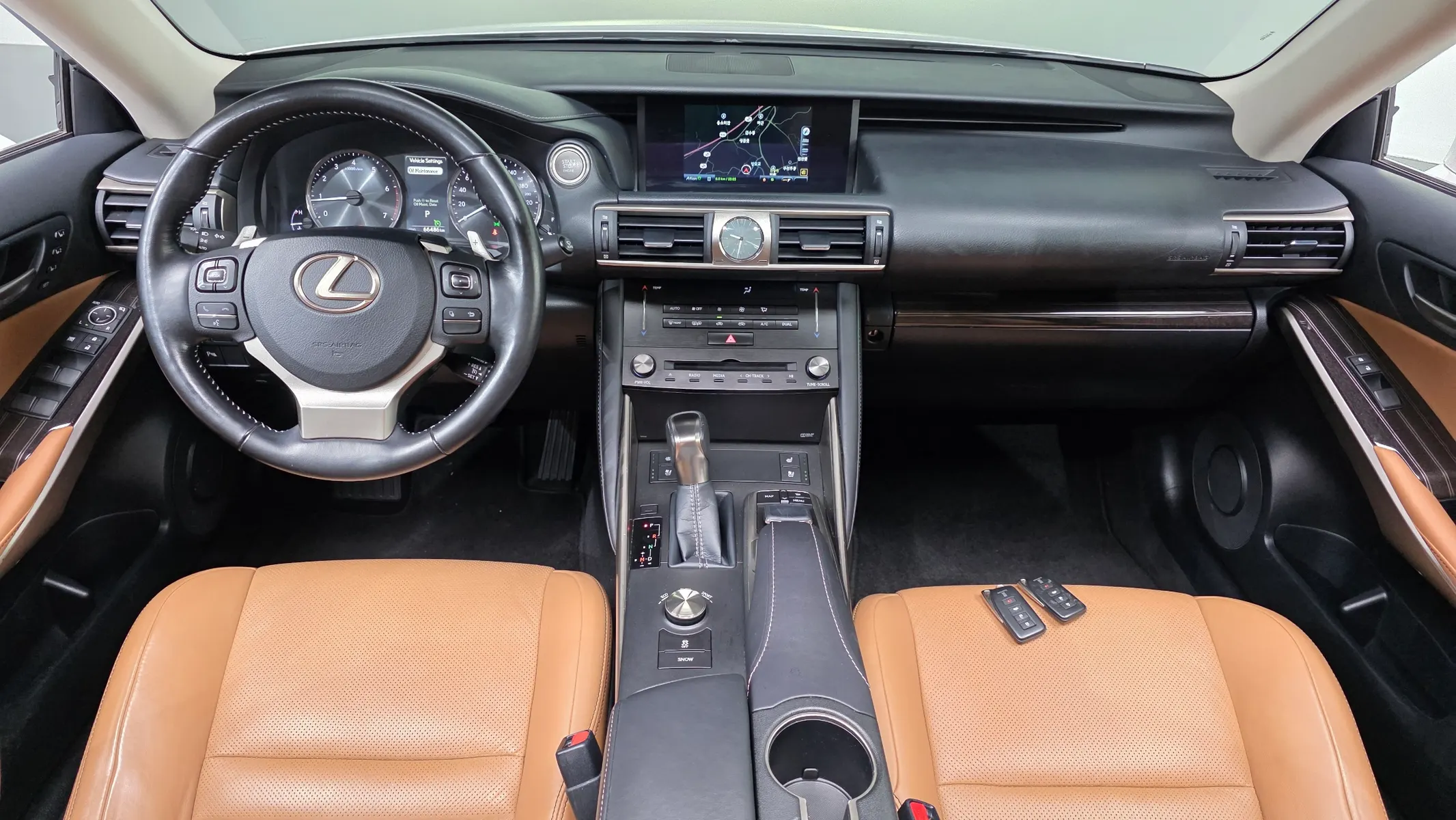 Lexus IS200t 2017 4/5