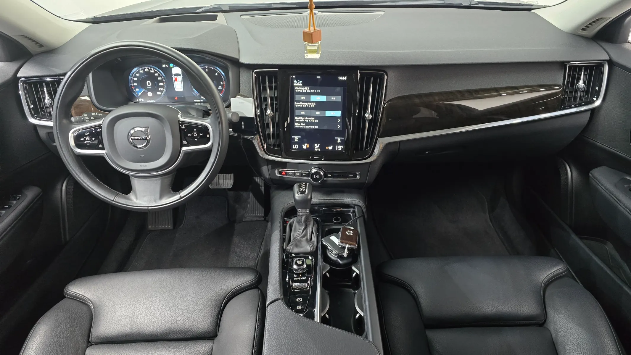 Volvo S90 D4 2018 4/5