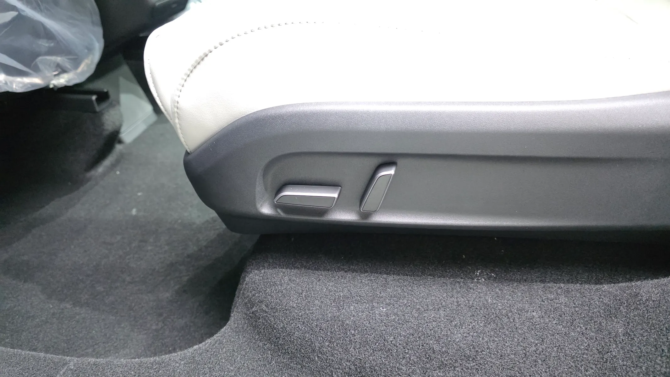 Tesla Y L AWD 2026 37/38