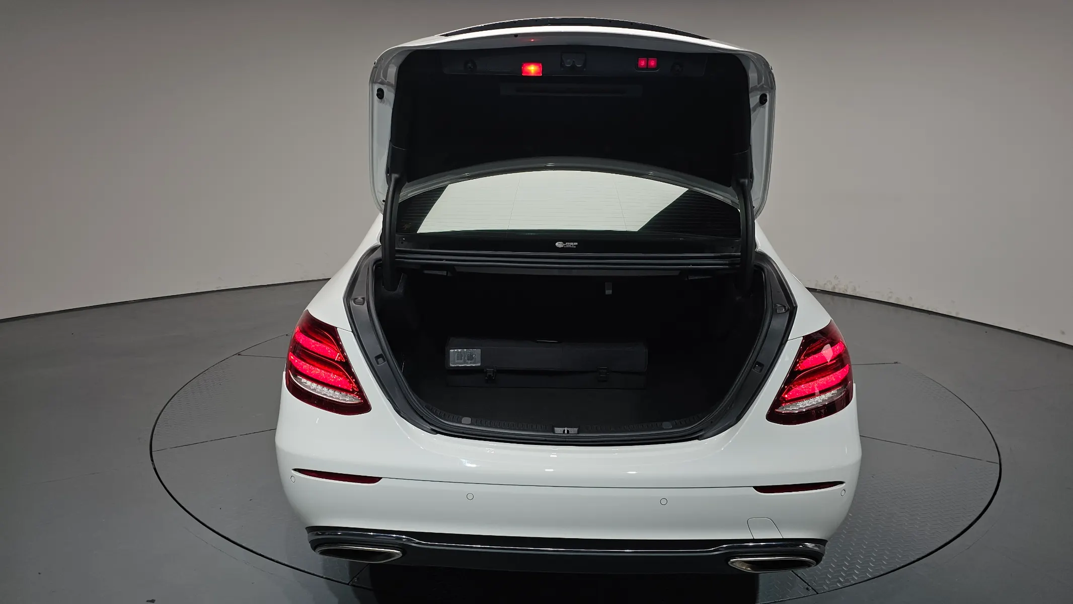 Mercedes-Benz E-Class W213 E300 4MATIC 2019 37/38