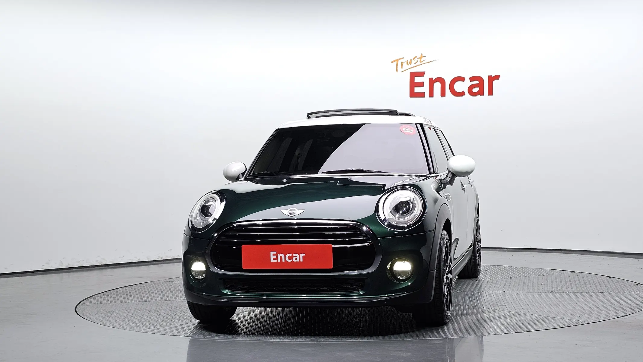 MINI D 5 Mid 2017 2/5
