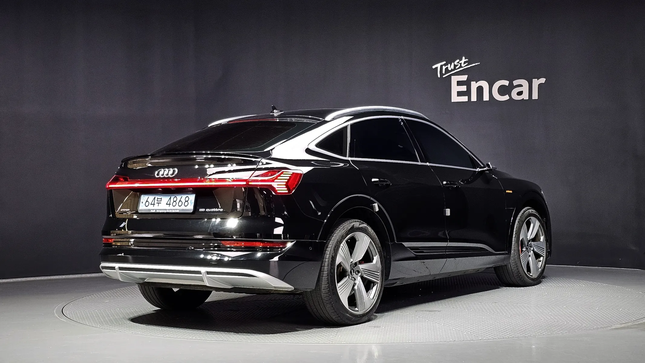Audi e- 55 2021 2/34