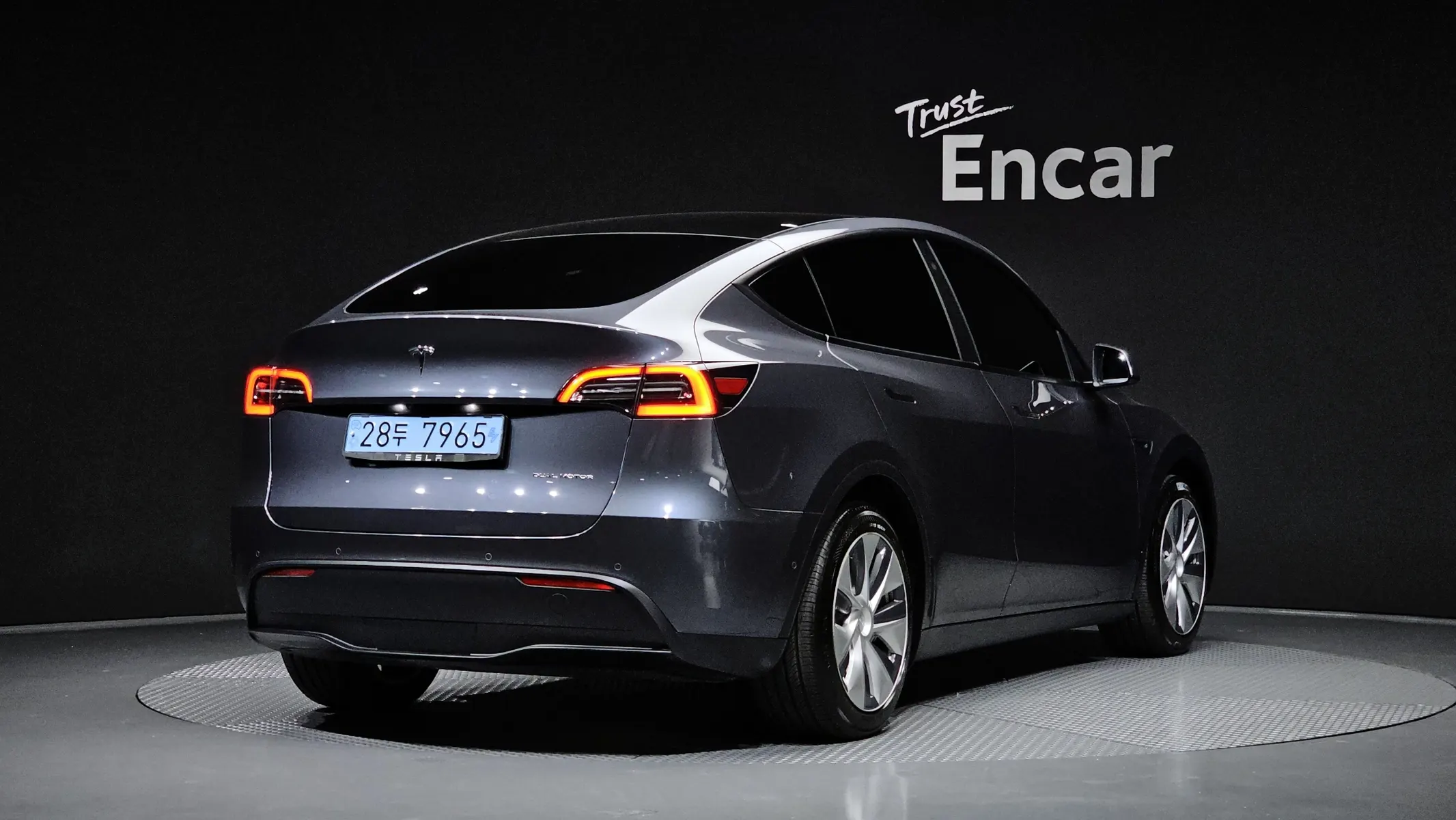 Tesla Y AWD 2021 2/33