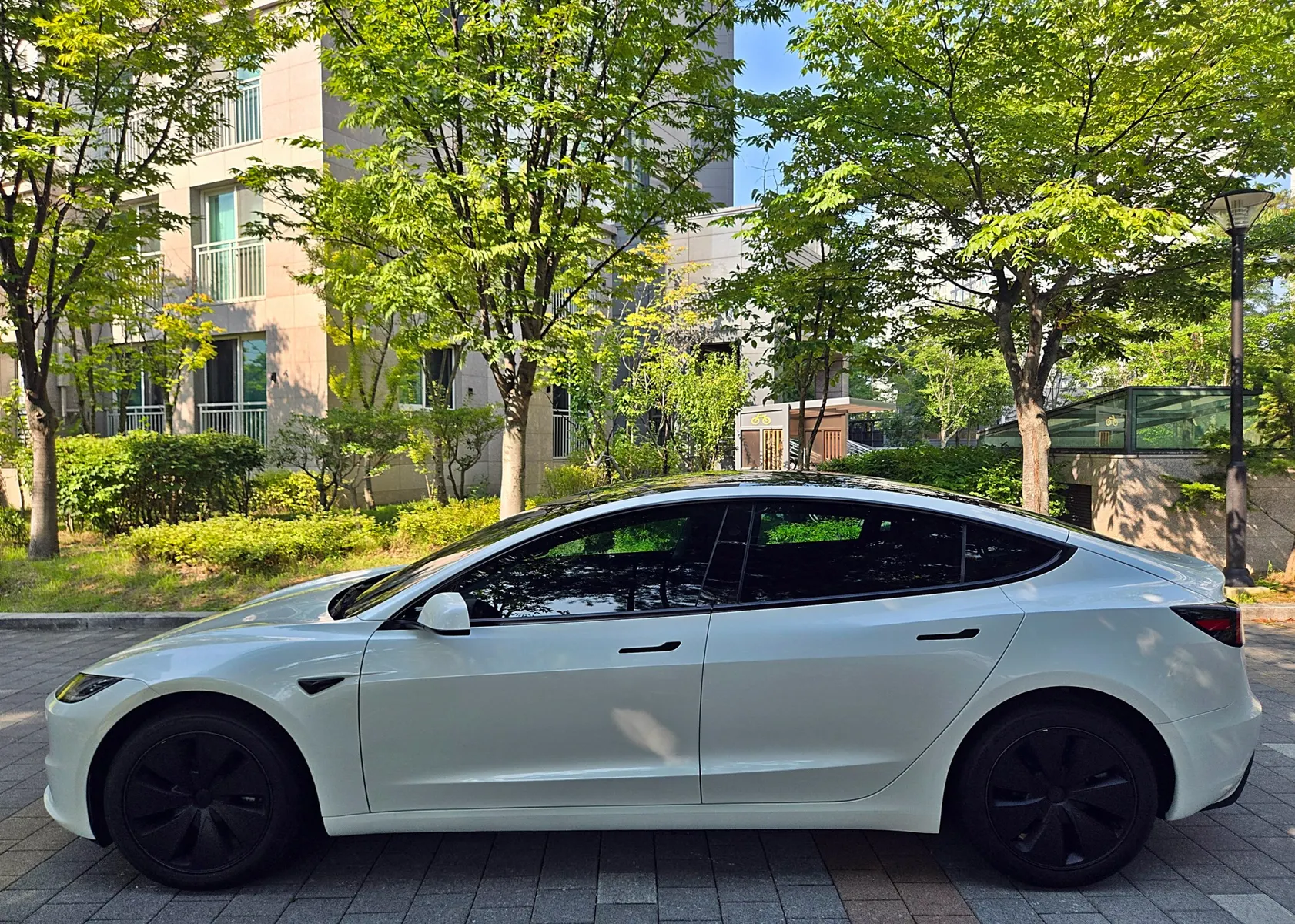Tesla 3 RWD 2025 2/5