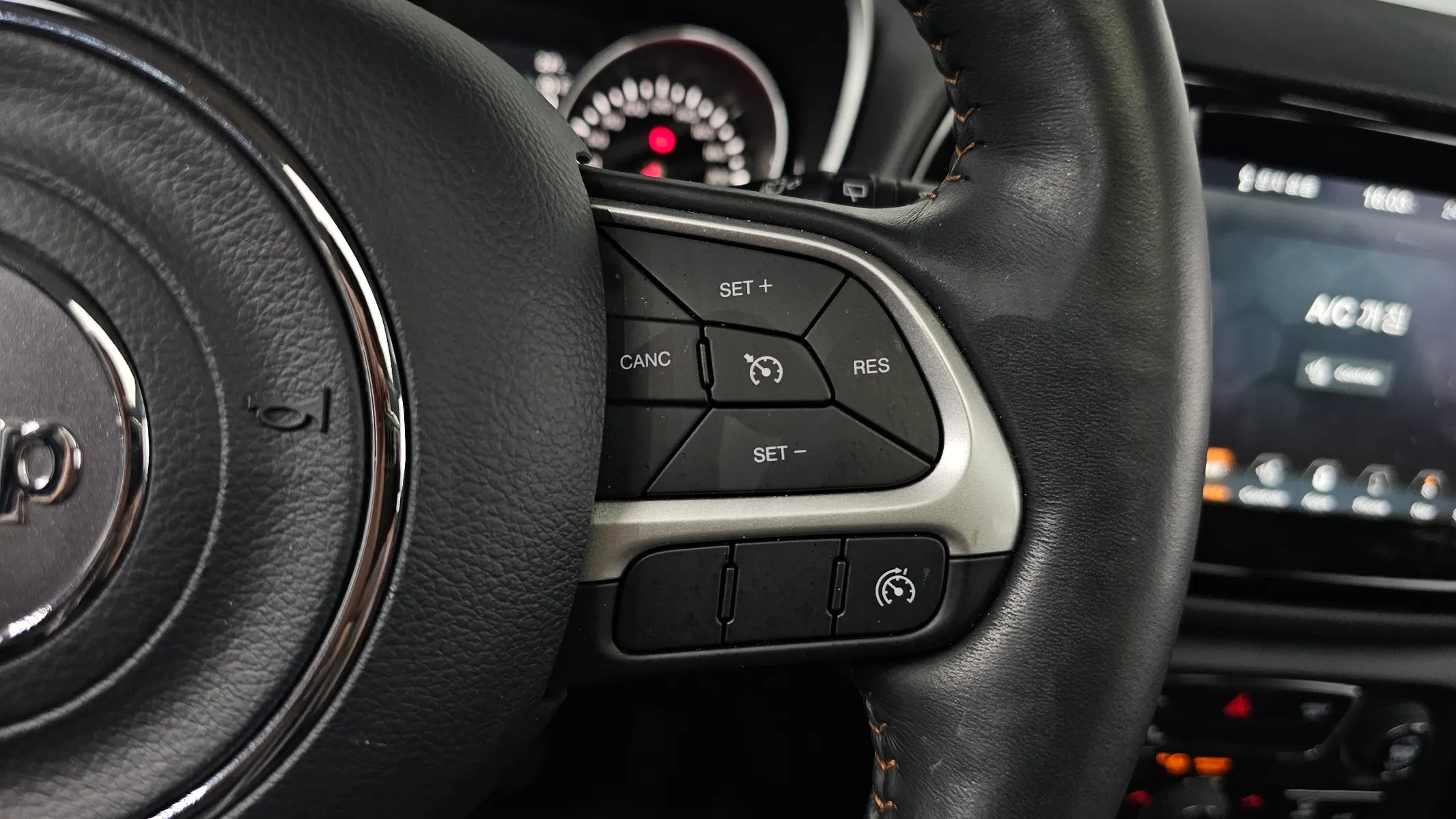 Jeep 2 2.4 AWD 2019 34/35