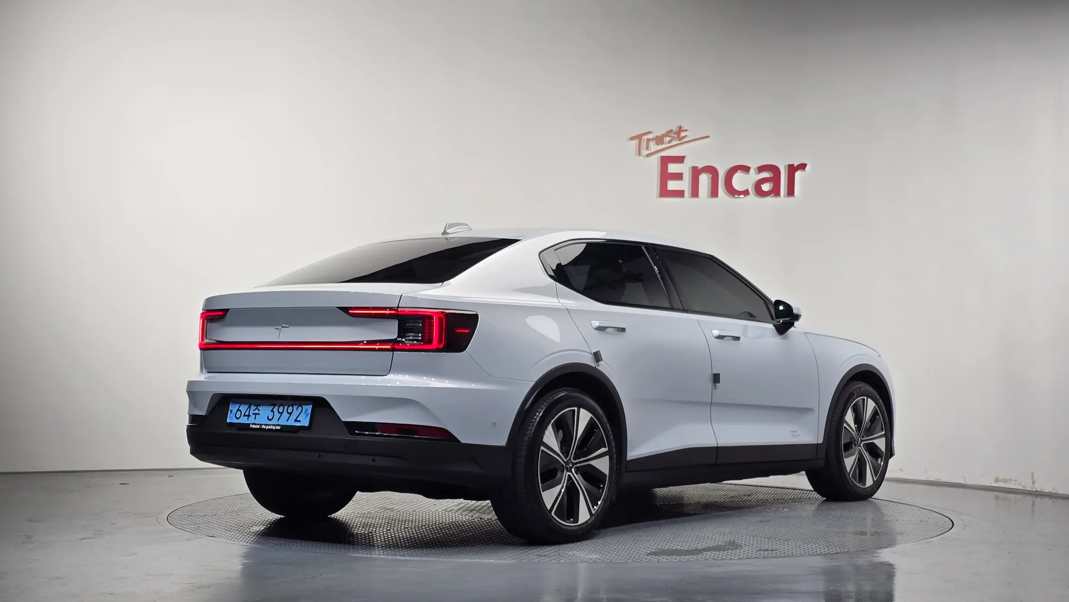 Polestar 2 2023 2/32
