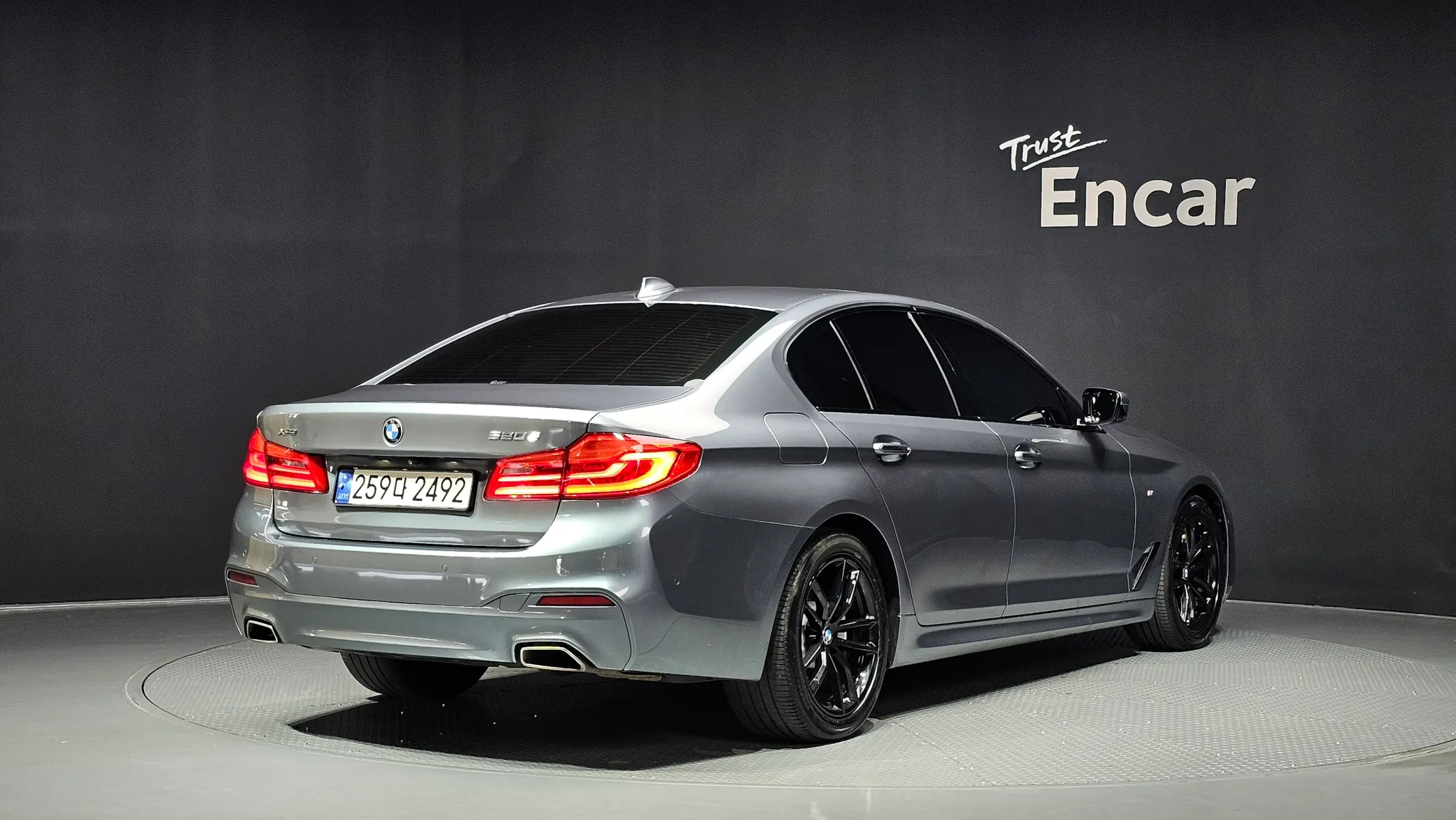 BMW 5 Series (G30) 520d xDrive M 2017 2/21