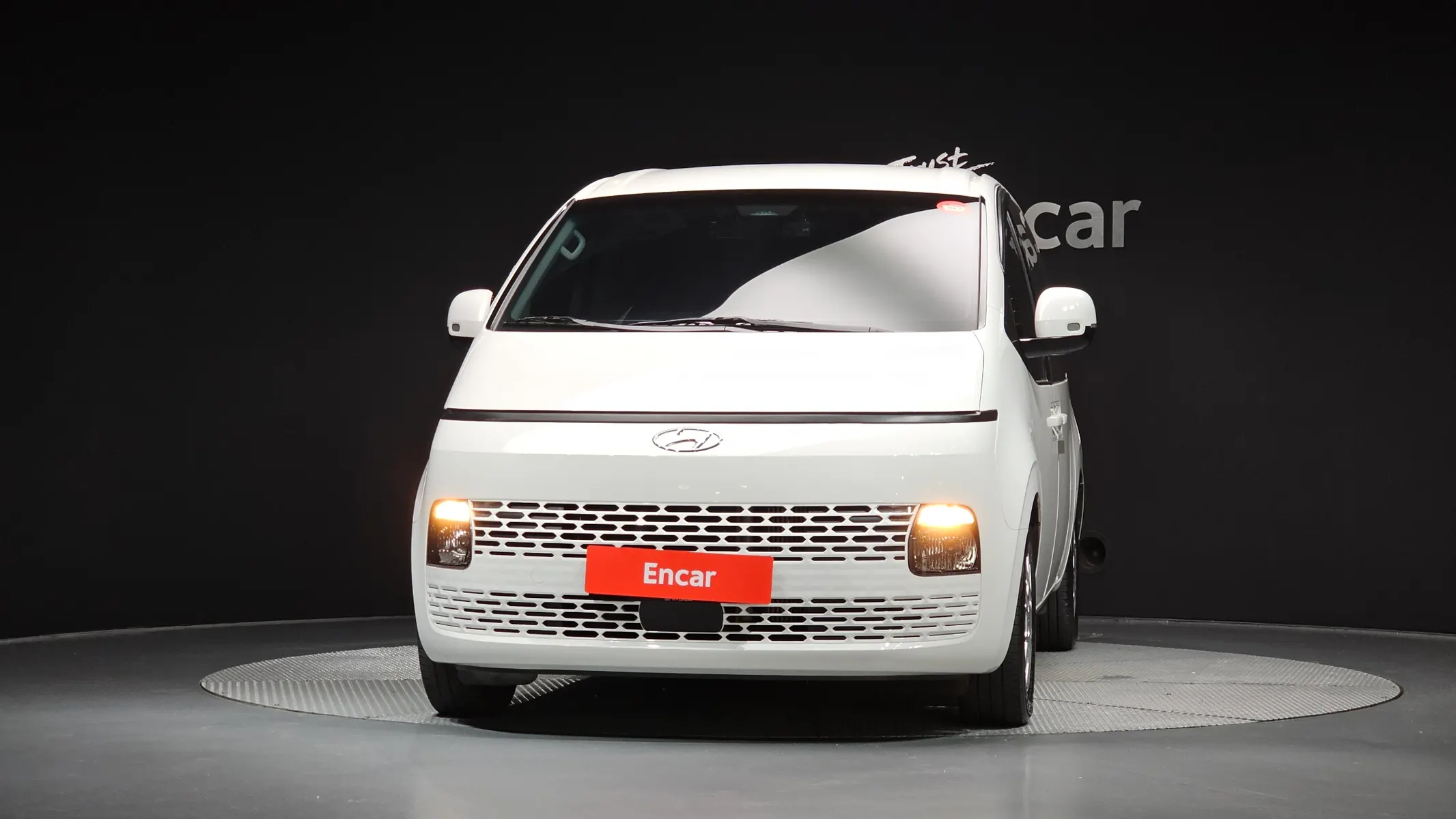 Hyundai Staria 3 2023 2/5