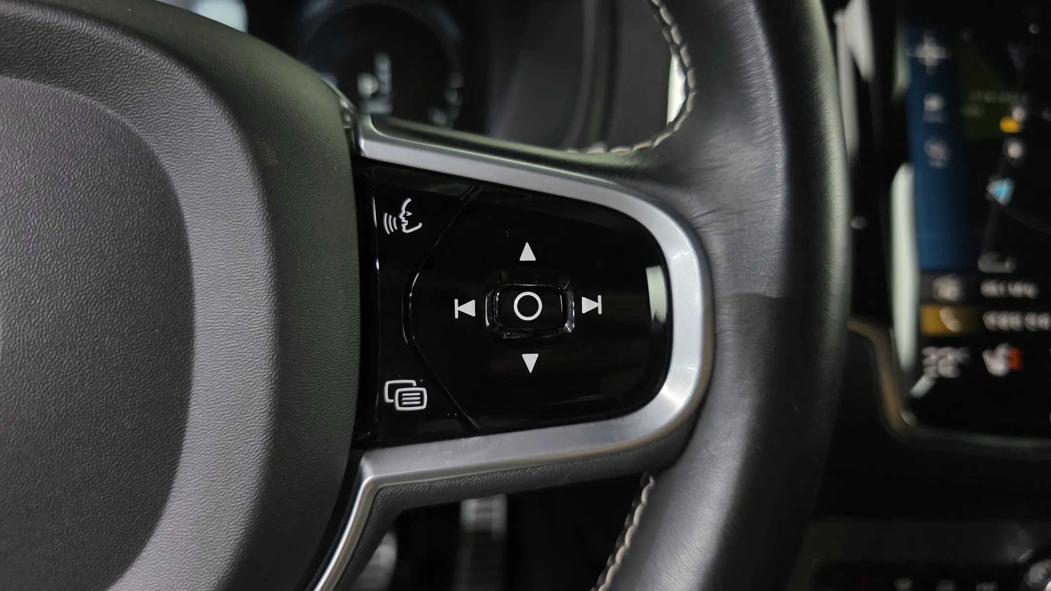 Volvo XC90 2 T8 R- 2020 37/38