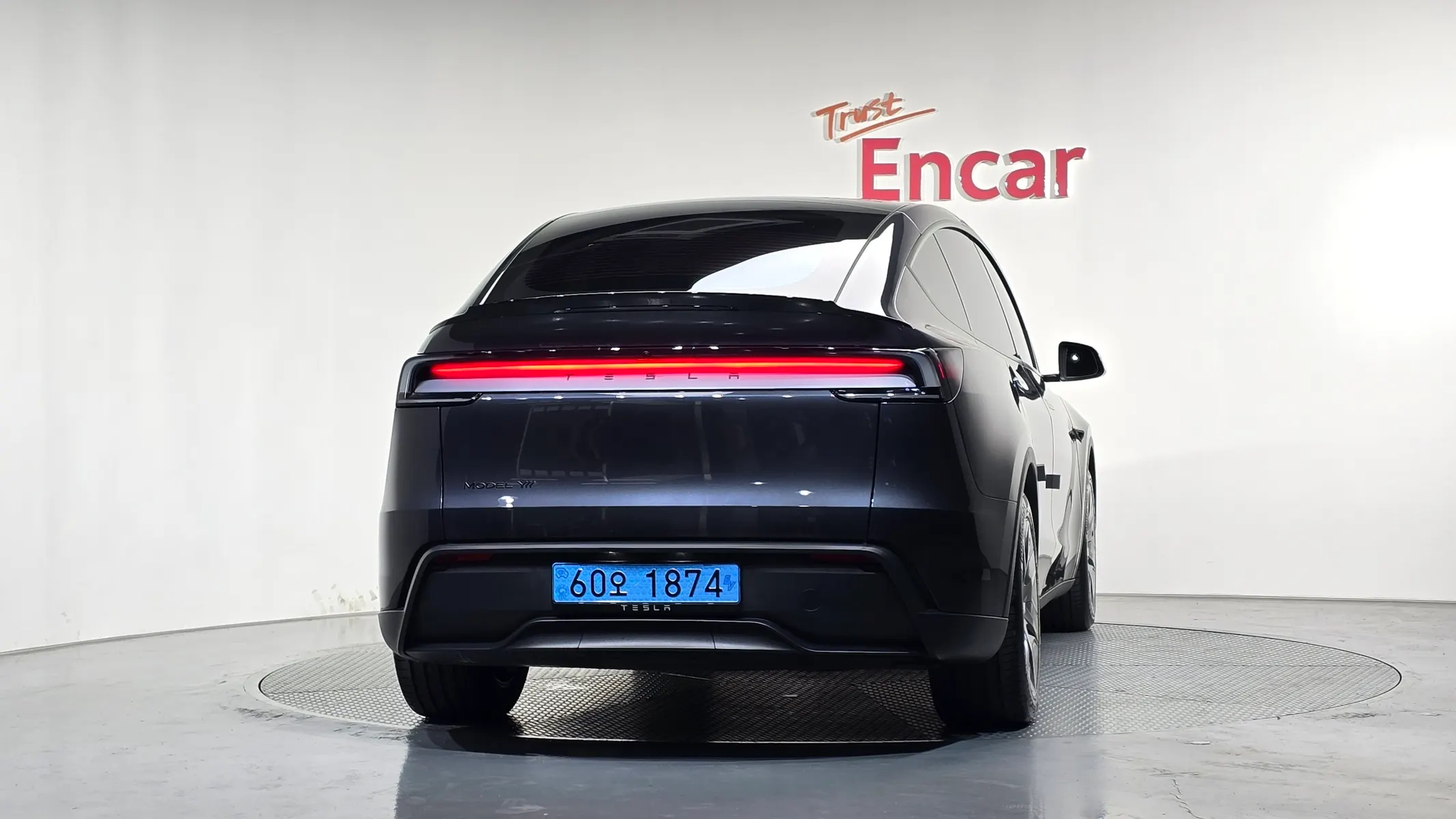 Tesla Y L AWD 2026 3/5