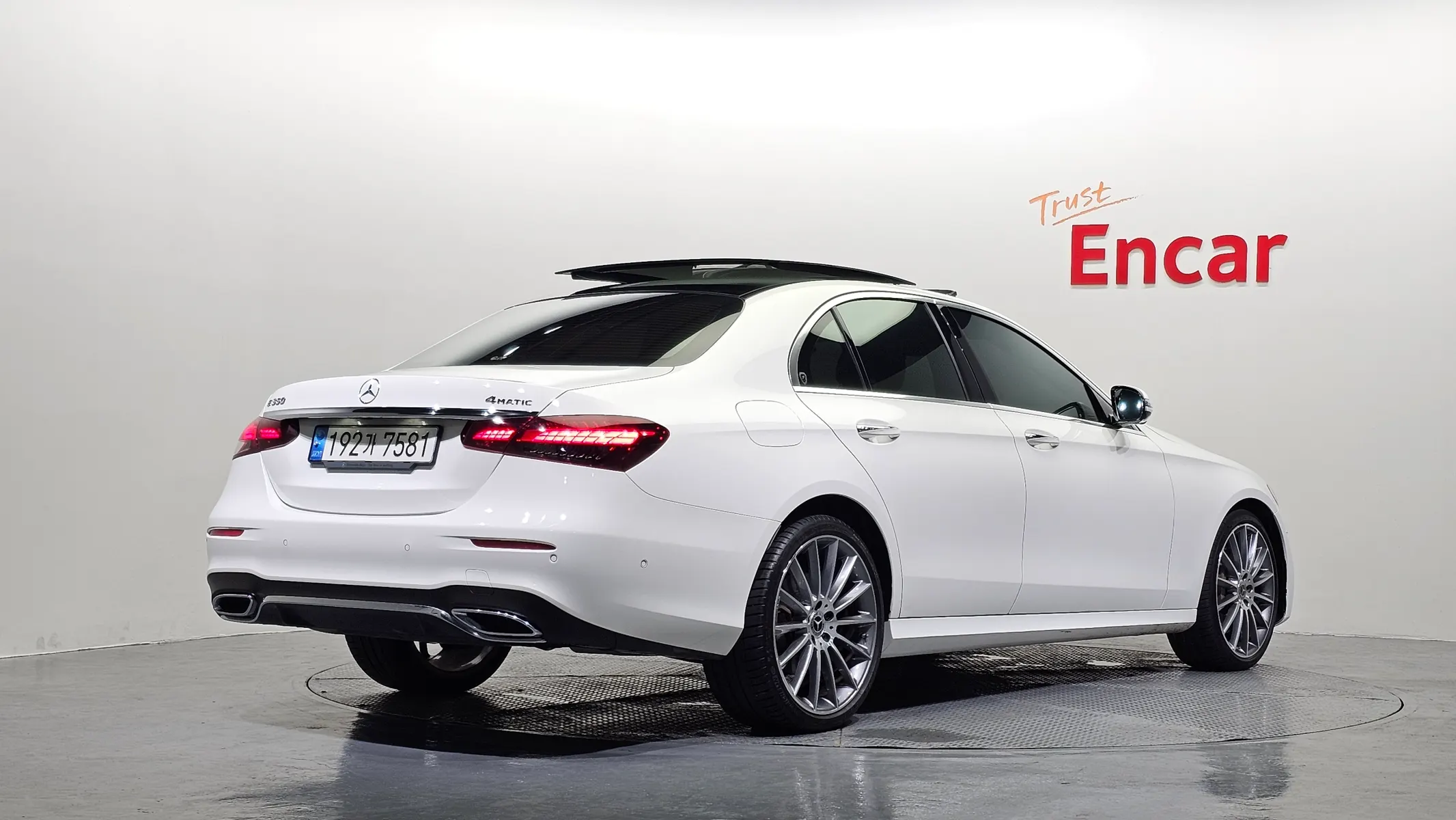 Mercedes-Benz E-Class W213 E350 4MATIC AMG Line 2022 2/38