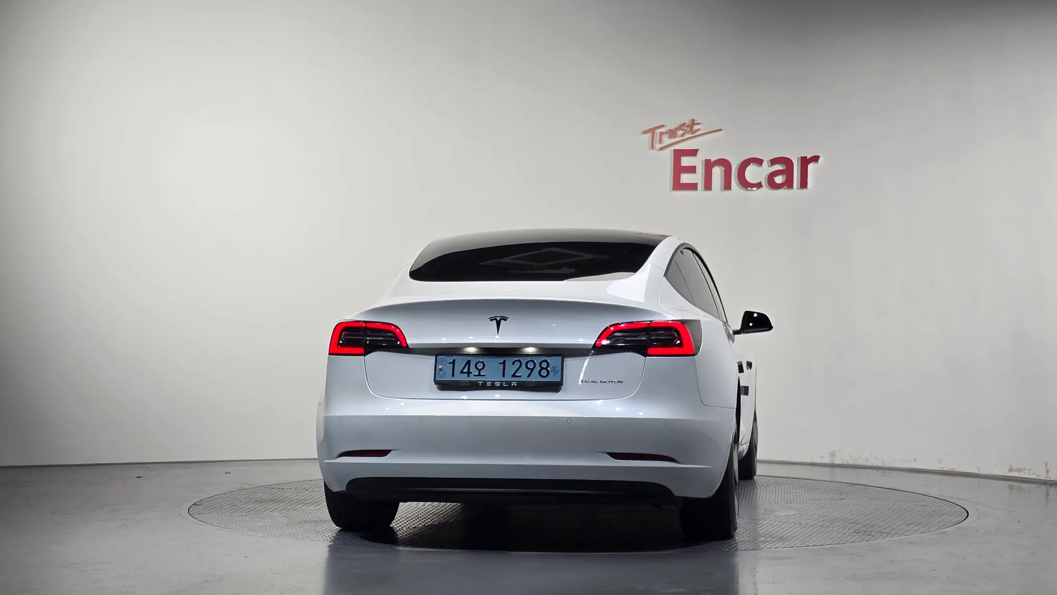 Tesla 3 AWD 2021 3/5