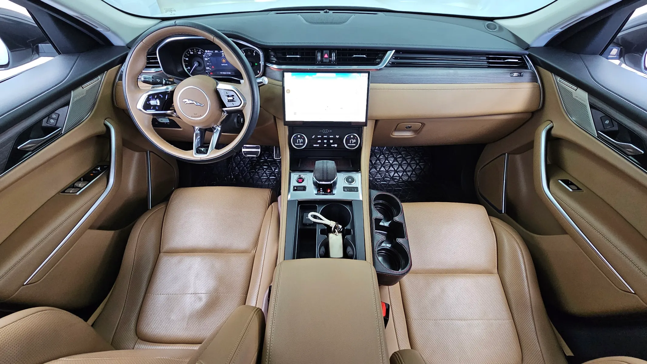 Jaguar F-PACE D200 SE 2022 4/5