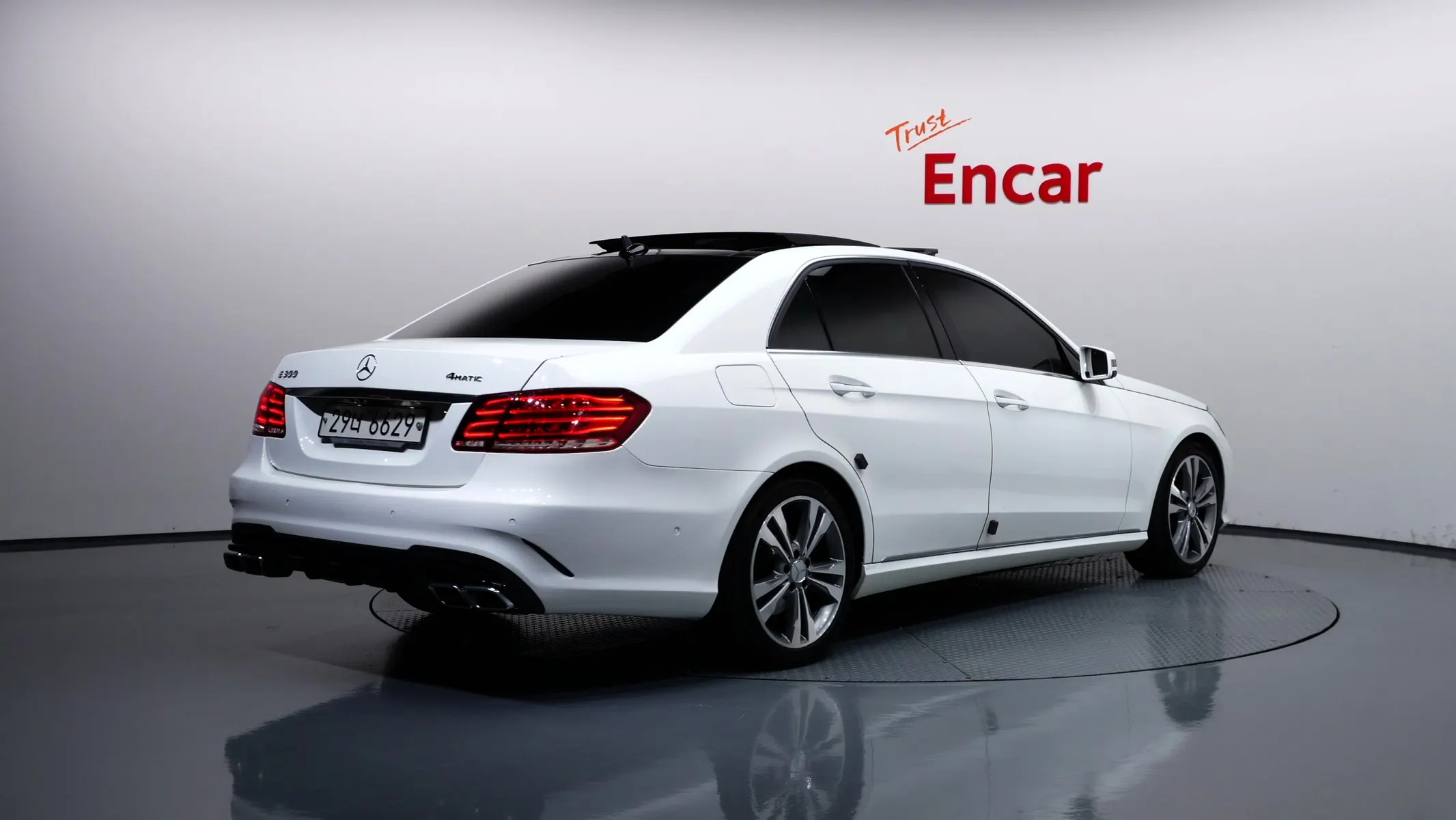 Mercedes-Benz E-Class W212 E300 2013 2/21