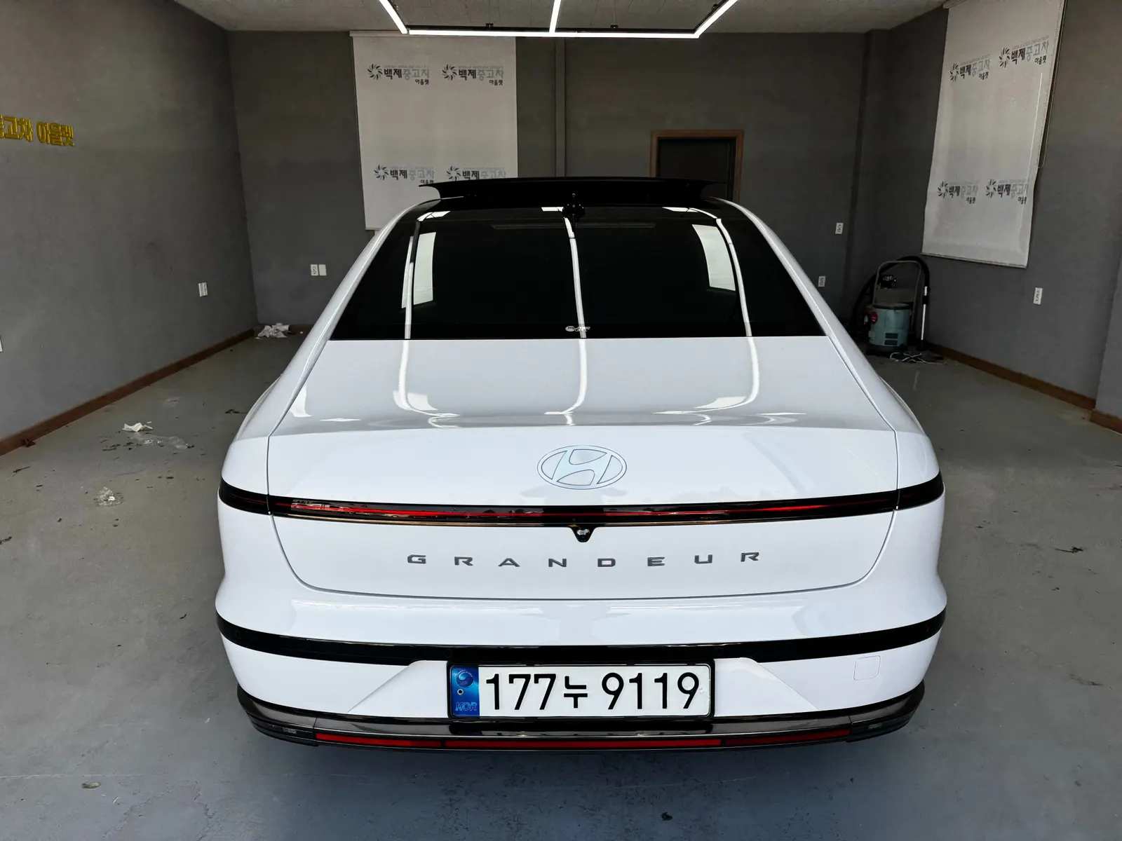 Hyundai (GN7) 2023 3/5