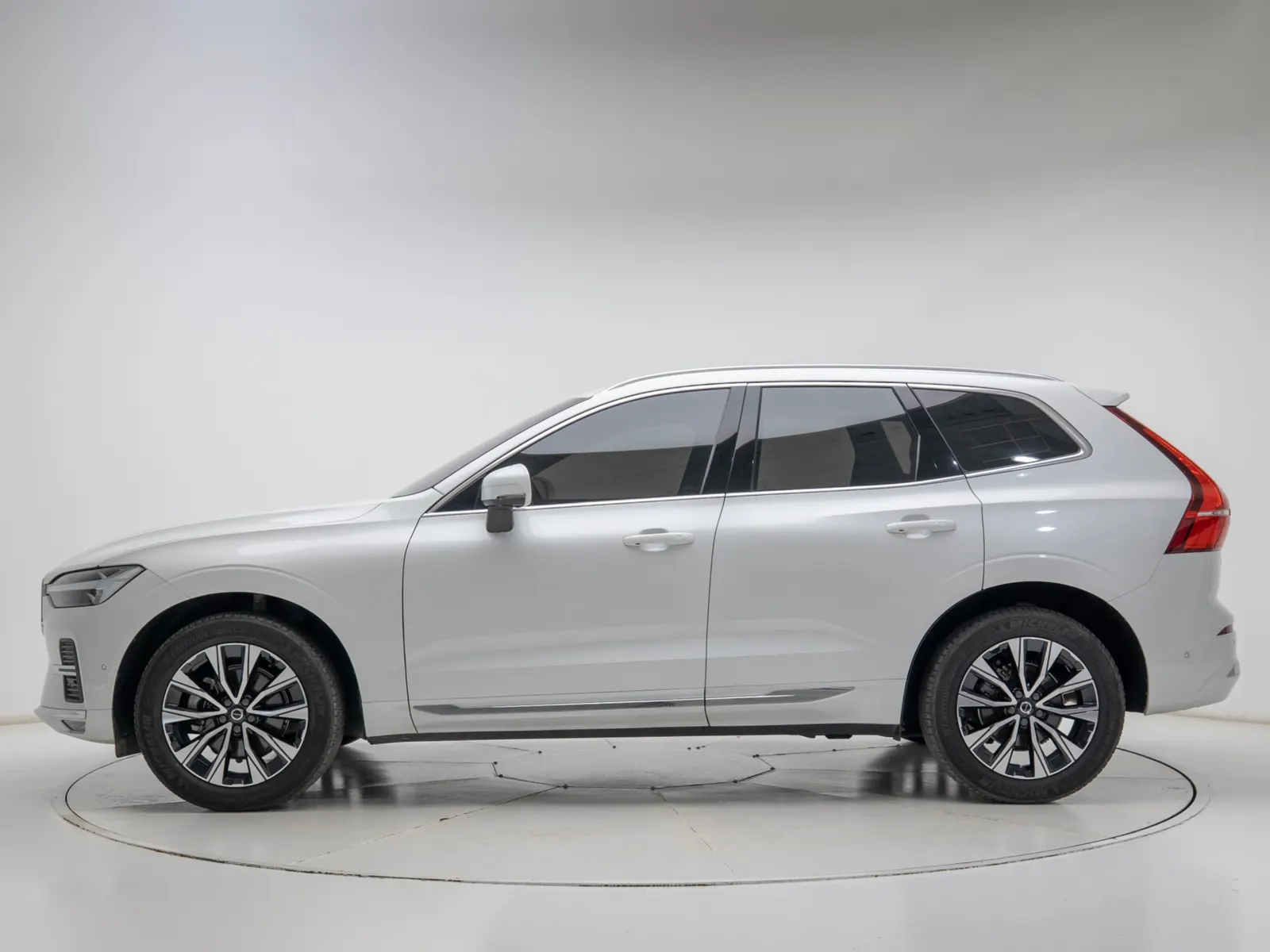 Volvo XC60 2 B5 2023 2/5