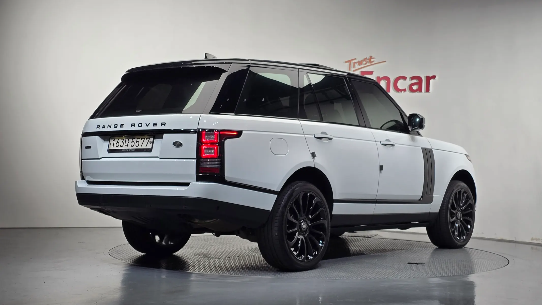Land Rover 4 4.4 SDV8 Vogue SE 2017 2/37