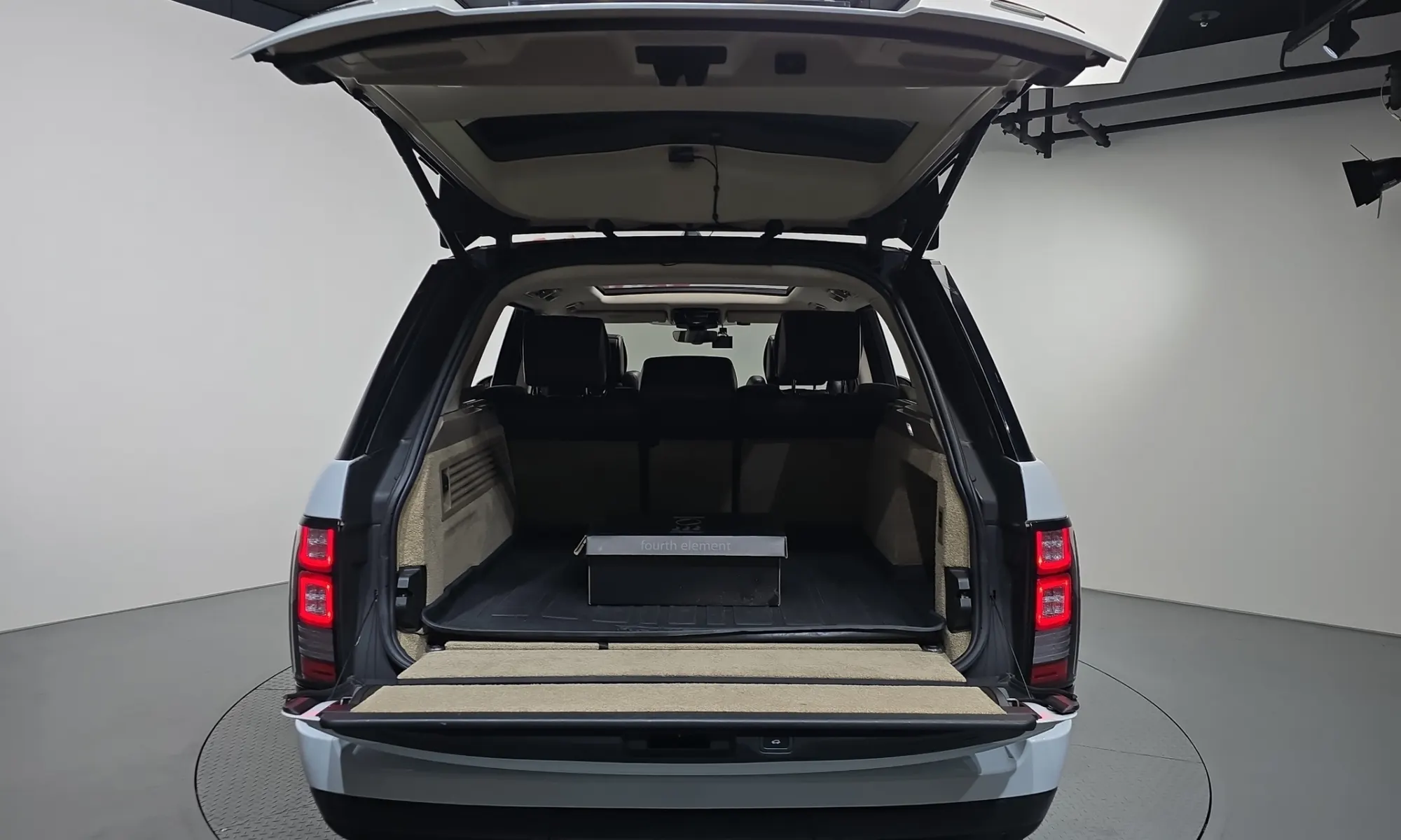 Land Rover 4 4.4 SDV8 Vogue SE 2017 36/37