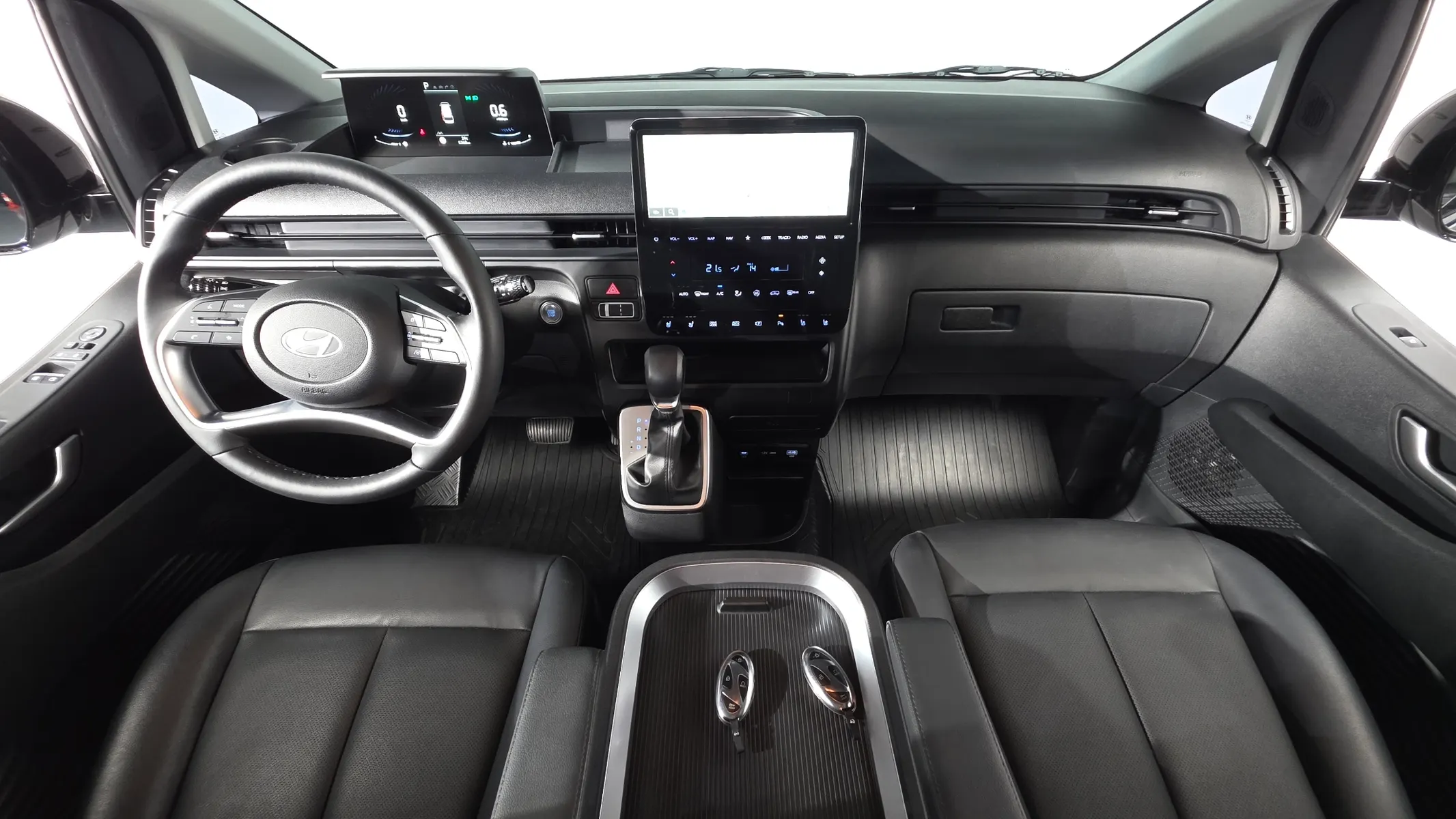 Hyundai Staria L3.5 5 2024 4/5