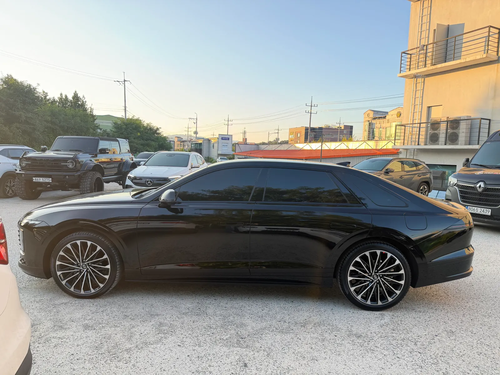 Hyundai (GN7) 2026 3/5