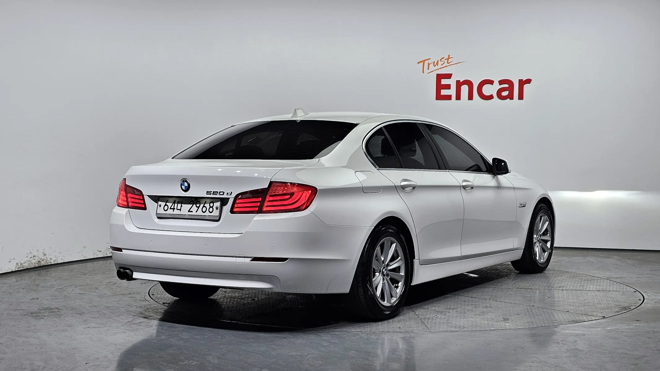 BMW 5 Series (F10) 520d 2011 2/21