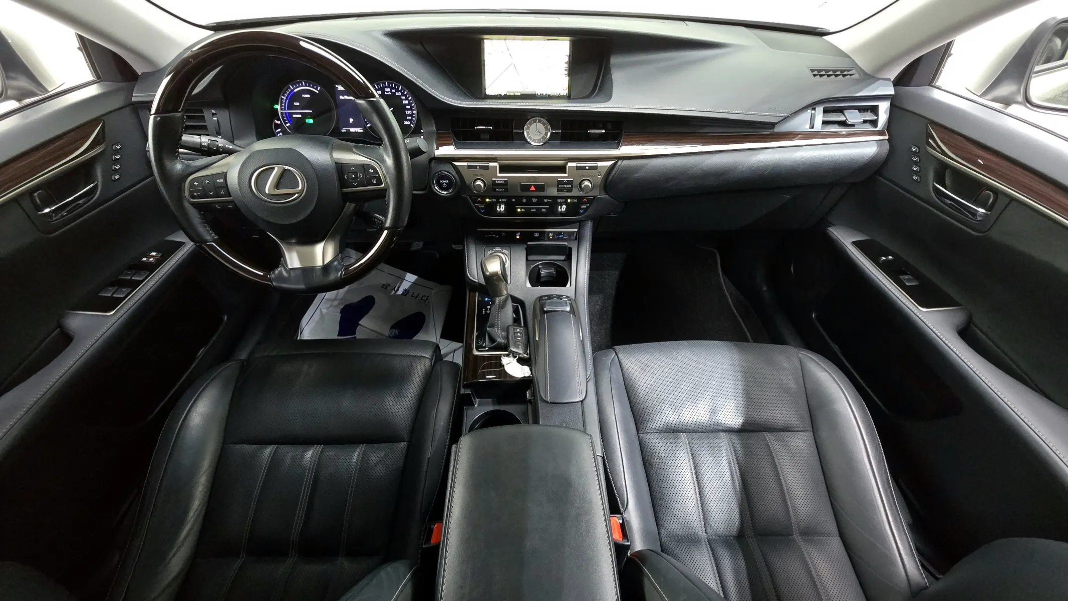 Lexus ES300h 2018 4/5