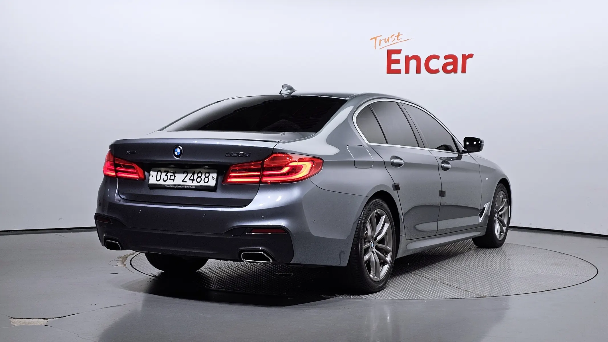 BMW 5 Series (G30) 520d M 2017 2/21