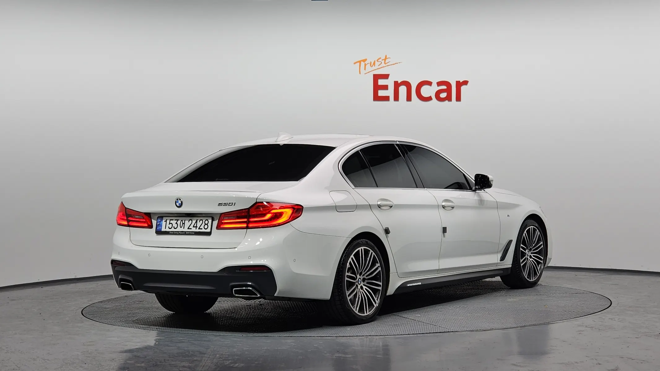 BMW 5 Series (G30) 530i M 2020 2/21