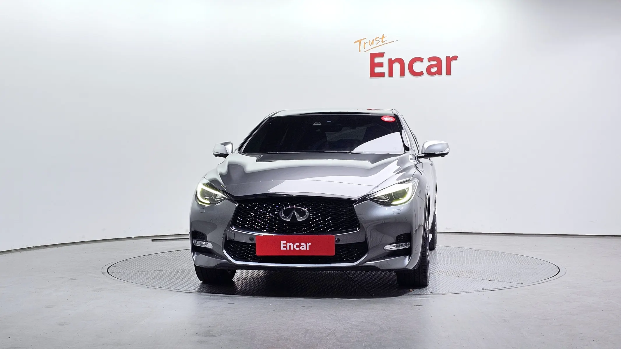 Infiniti Q30 2.0 2017 2/5