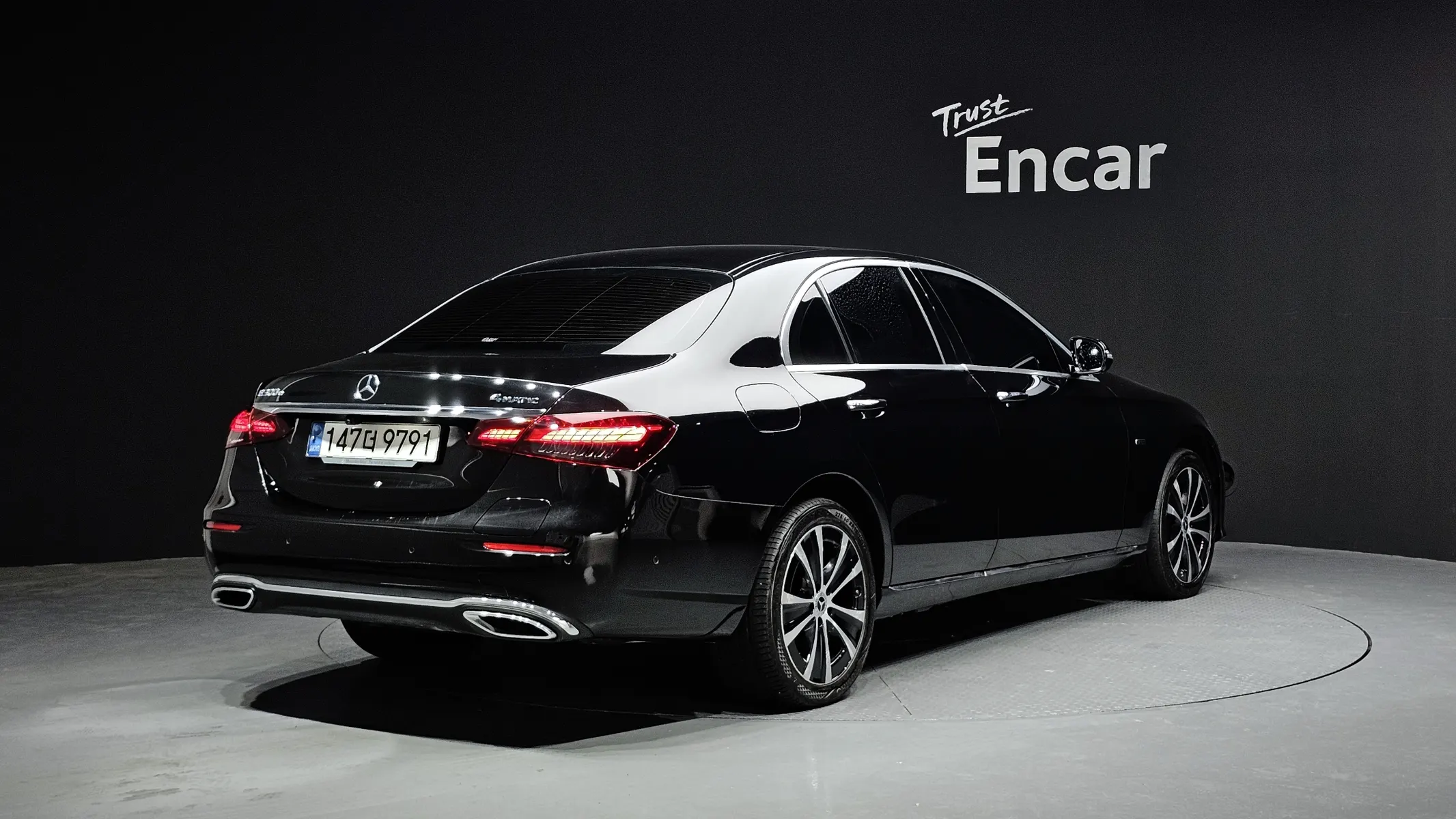 Mercedes-Benz E-Class W213 E300e 4MATIC 2020 2/21