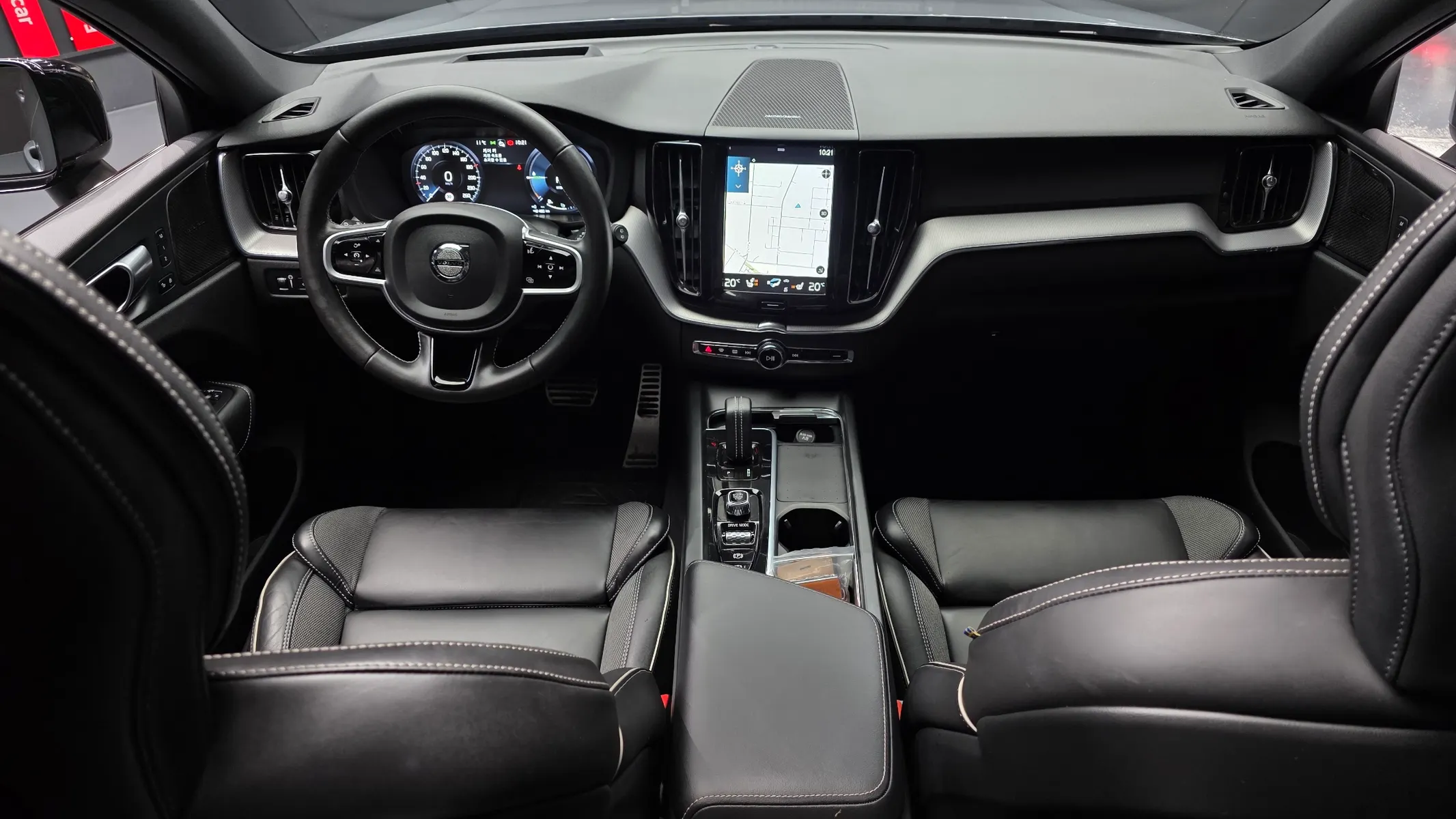Volvo XC60 2 T8 R- 2021 4/5