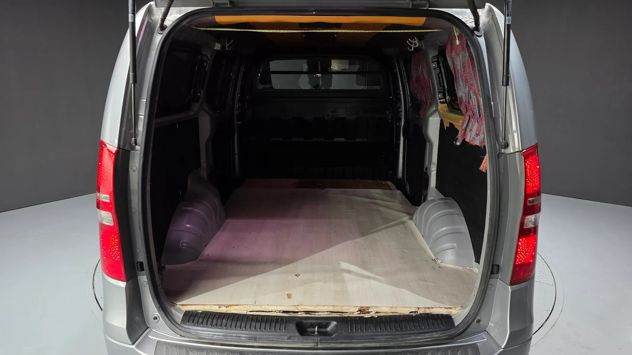 Hyundai Grand Starex 3 2017 20/21