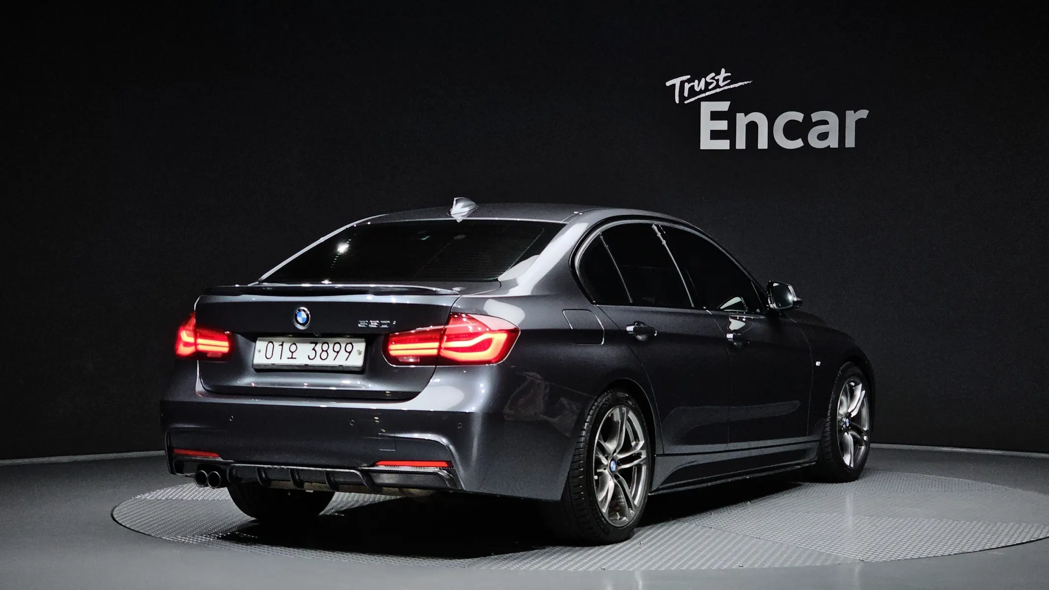 BMW 3 Series (F30) 330i M 2018 2/33