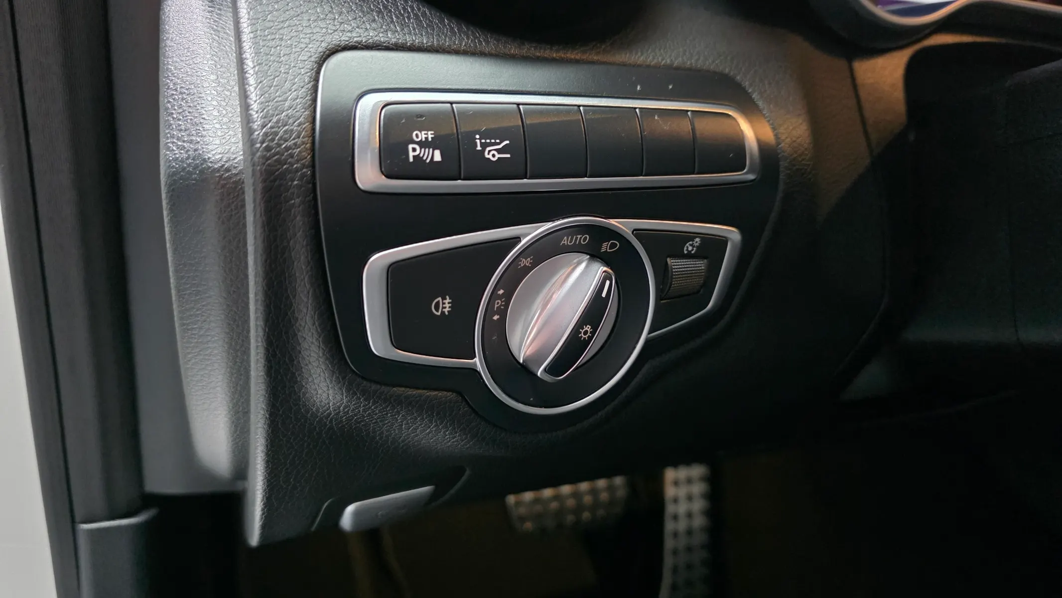 Mercedes-Benz C-Class W205 C200 2017 33/34