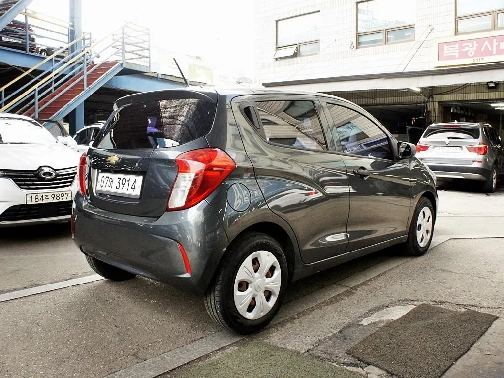 Chevrolet Spark LS 2019 2/5