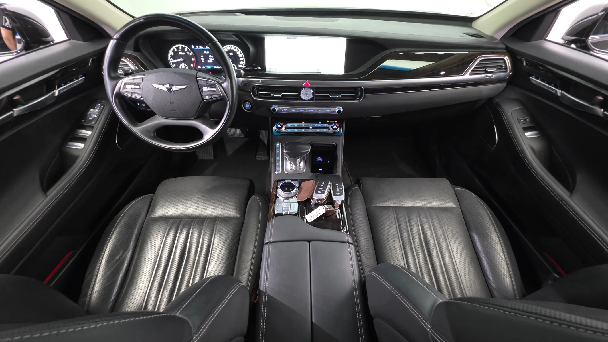 Genesis G90 3.8 AWD 2019 4/5